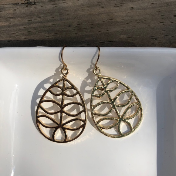 Vintage Gold Leaf Teardrop Dangle Earrings - Picture 2 of 4